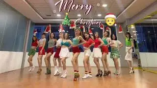 You Make It Feel Like Christmas - Gwen Stefani