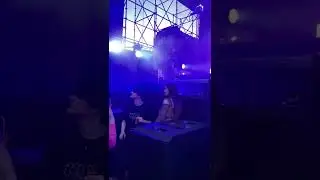 Scally Milano поцеловал свою девушку и пятюни раздал