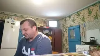 Деревенские будни.Сижу на кухне.Приготовил отбивные.Дождь идёт целый день.
