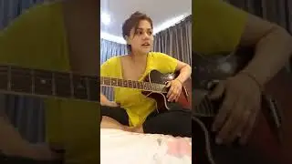 DJ katty butterfly maen gitar