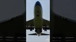 KLM Cargo Boeing 747-400F landing on runway 06 at Schiphol #planespotting #shorts #aviation #airport