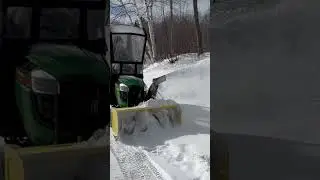 John Deere 44 in blower in action
