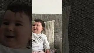 Sitzen lernen mit Baby Bensu