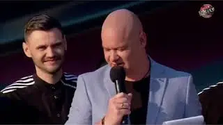 Евгений Кошевой объявляет что к них в гости пришёл Владимир Зеленський 