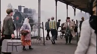 Картуз сдуло.