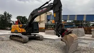 Construction of a panel area next to the train tracks