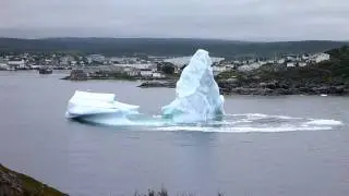 Iceberg collapsing - Glacier s'effritant