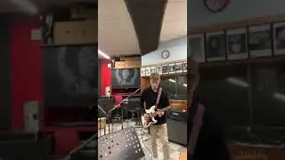 Solo improv with my custom made relic strat (4K HDR)