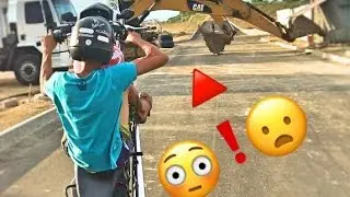 PASSANDO DEBAIXO DE UMA ESCAVADEIRA NO GRAU ++ VÁRIOS GRAUS PESADÕES.