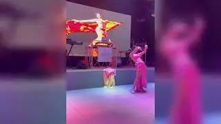 Bellydancer Nourah - Entrance with veil