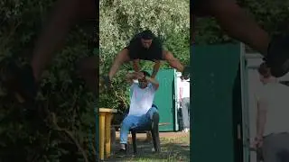 Прыгаю Чехардой через Людей Пранк 😂 