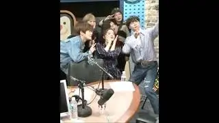 Irene with her kids & Jaehyun, Johny take a wefie 📸