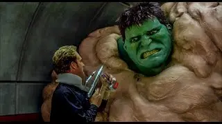 Халк выбирается из лаборатории