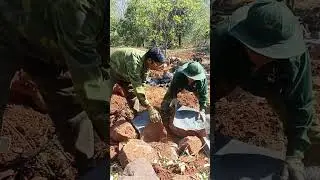 đập đá làm móng nhà.anh em nào cần lh sdt0816717013