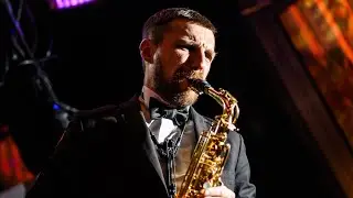 Саксофонист на welcome.