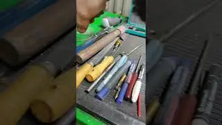 Простой способ выставления резца  по центру.