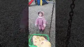 Ариша качает Елисея февраль 2022