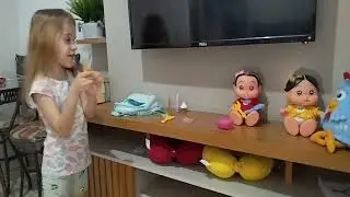 Destaque de Monica e Magali se arrumando pra creche: 0:00 - 1:30