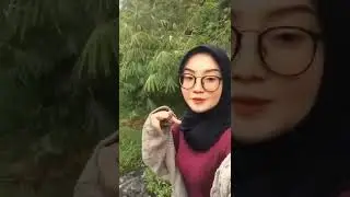 cewek jilbab pake kacamata emang ga ada obatt