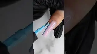 AcryGel y GelPolish son el dúo perfecto para realizar diseños innovadores en el Nail Art. 💅🏻