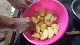 ojo dibandingke memasak kentang menggunakan tungku,asap nya gak kuat pedas dimata,