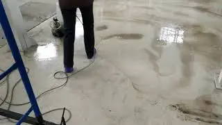 Уборка промышленных зданий. Размывка пола.