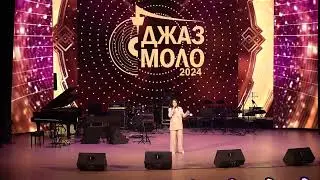 "Ре, ля..." Песню Елены Ваенги исполняет солиска ансамбля "Менестрели" Лаура Махина. Беларусь.
