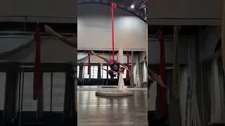 Aerial Hammock TRICK : Thigh Press #aerialhammock