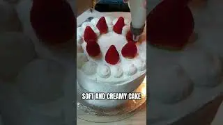 Simple design for my homemade Strawberry Cake #shorts