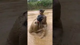 Gadis desa mandi lumpur di sawah seru 