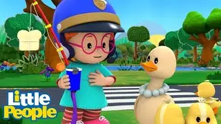 Over Here Momma Duck, Crossing Is This Way | Little People | Kids Movie | Wildbrain Little Ones