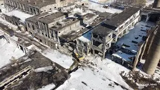 Бумзавод начали сносить в Углегорске