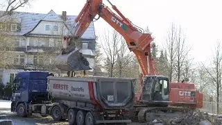 Hitachi ZX 470 LCH Longfront belädt Mercedes 1848 MP3 Sattelzug