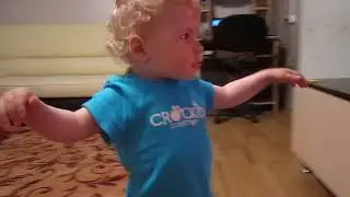 Первые шаги ребенка