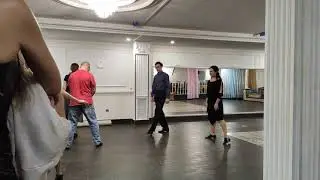 База: Шаги с поворотом. Упражнение