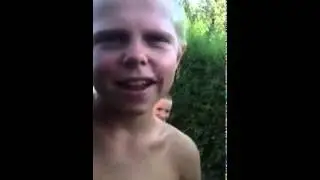 Русский мальчик поет песню Торегали