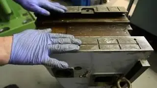 Repair of Makino milling mashine table, part 1 (disassembling)