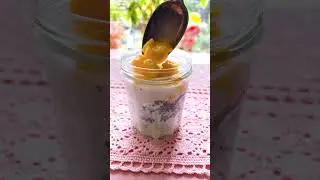 Overnight Oats with chia and mango delicious breakfast 😋