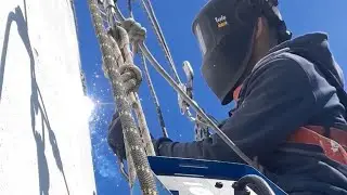 Залез внутрь водонапорной башни и увидел почему она протекает .