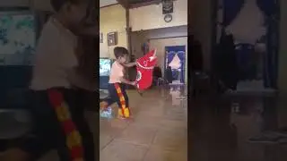Pemain kuda lumping cilik