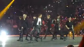 KCON LA D1 Stray Kids - Thunderous + Back Door + God's Menu