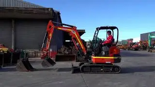 Unhitch a Twin-lock quick hitch (2.5T - 8T Excavators)