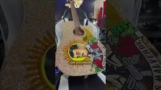 La guitarra takamine mas elegante 🥵 que te parece? 🎸💯