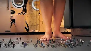 Giantess Gabriela and the crowd 