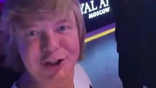 Лолита в секси-наряде устроила зажигательные танцы