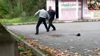 Полный бой русского Брюса Ли с алкоголиком прямо на улице