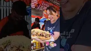 COMIDA CALLEJERA GIGANTE en VENEZUELA: pepito 🇻🇪 | #shorts #streetfood #caracas