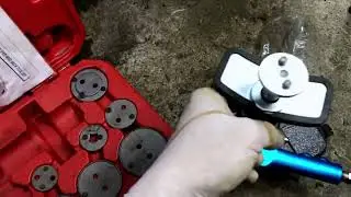 Замена передних тормозных колодок Тойота Виш.