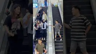 Ambil hp cewek endingnya kakaknya senang😂 