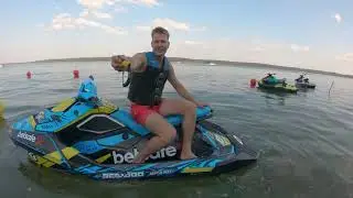 Šėlionės su vandens motociklais